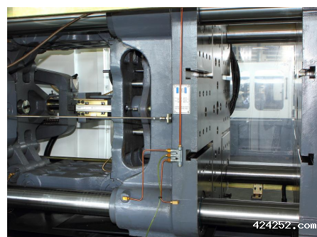 果筐注塑机机器部件